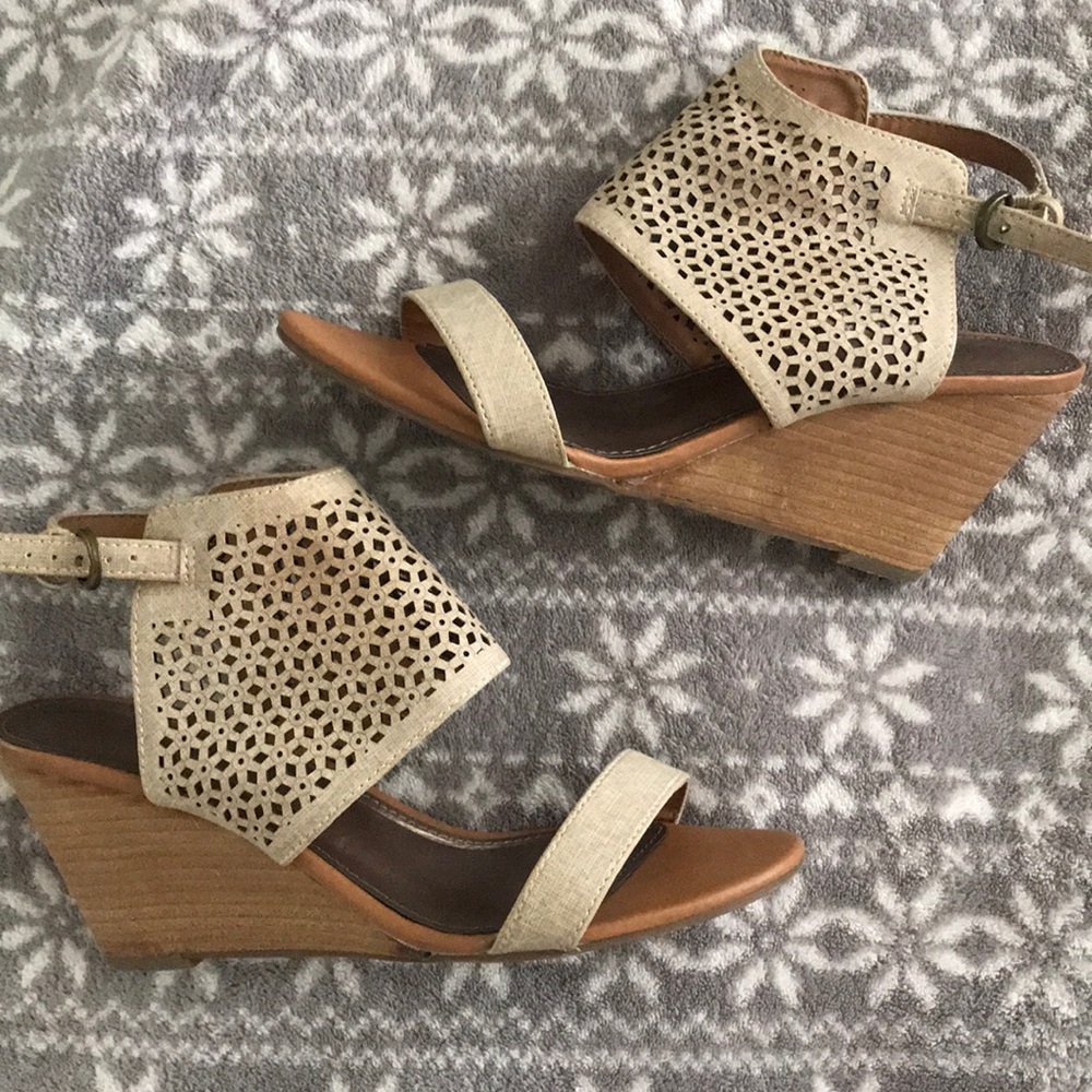 Nicole Wedges